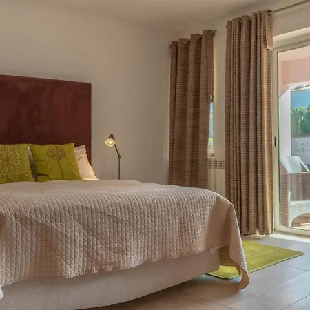 Deslumbrante V6 Willa *